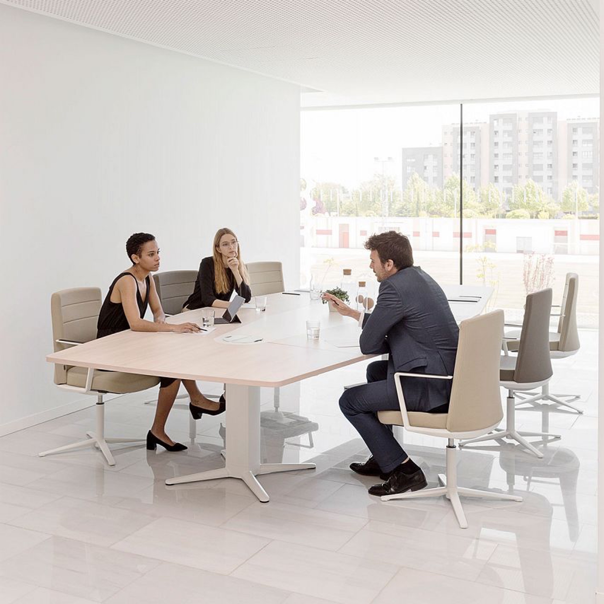 Actiu POWER Konferenztisch 100er Serie in 360 x 119 cm