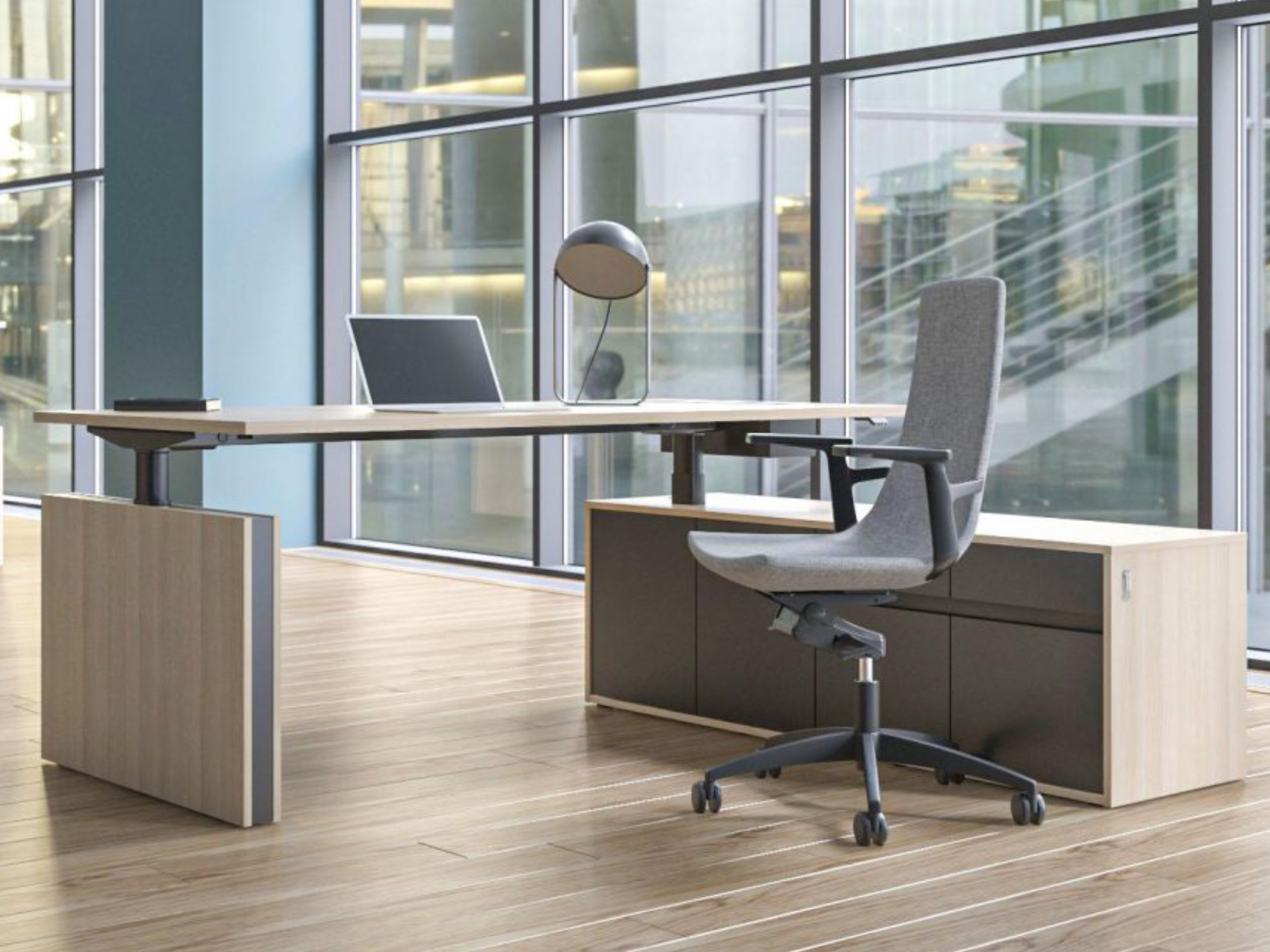 Management Schreibtisch elektrisch mit Sideboard