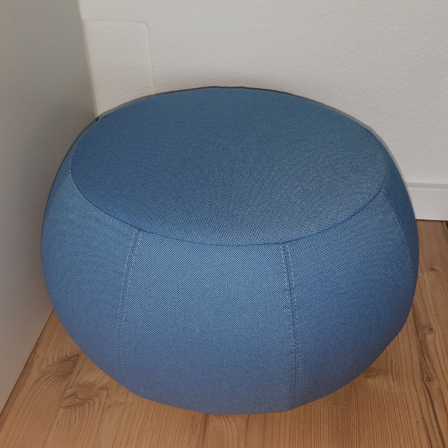 ABVERKAUF : Arper Pouf / Hocker PIX 55x53 cm blau