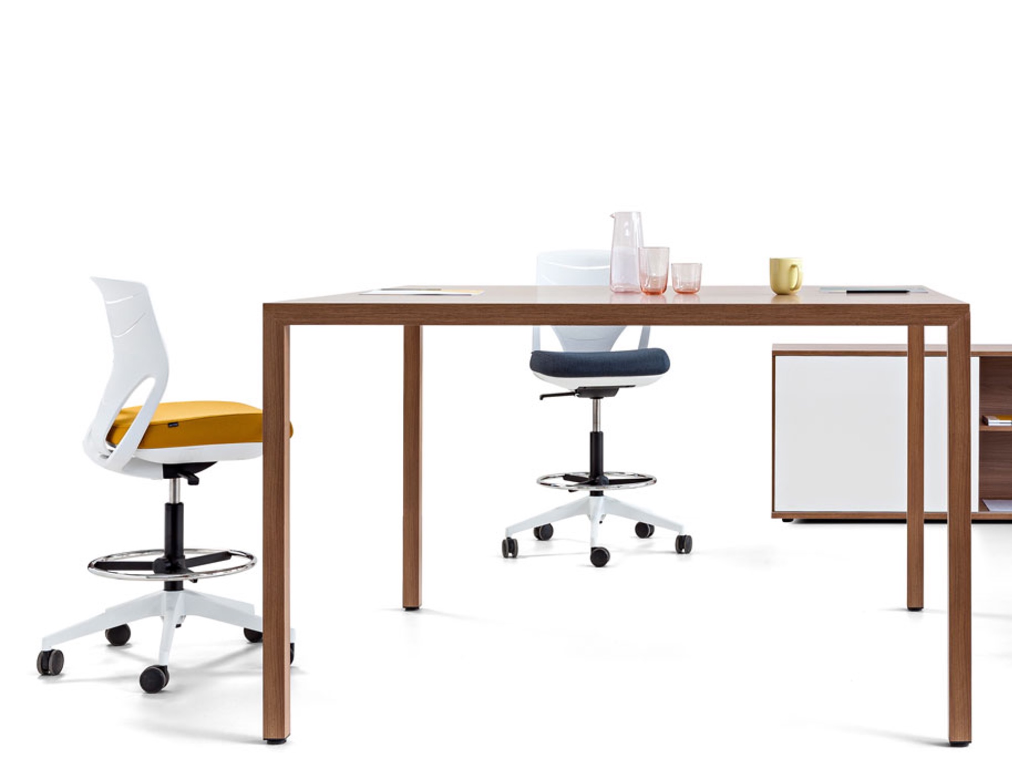 Actiu PRISMA Stehtisch in Höhe 100 cm in 200x100 oder 160x160 cm