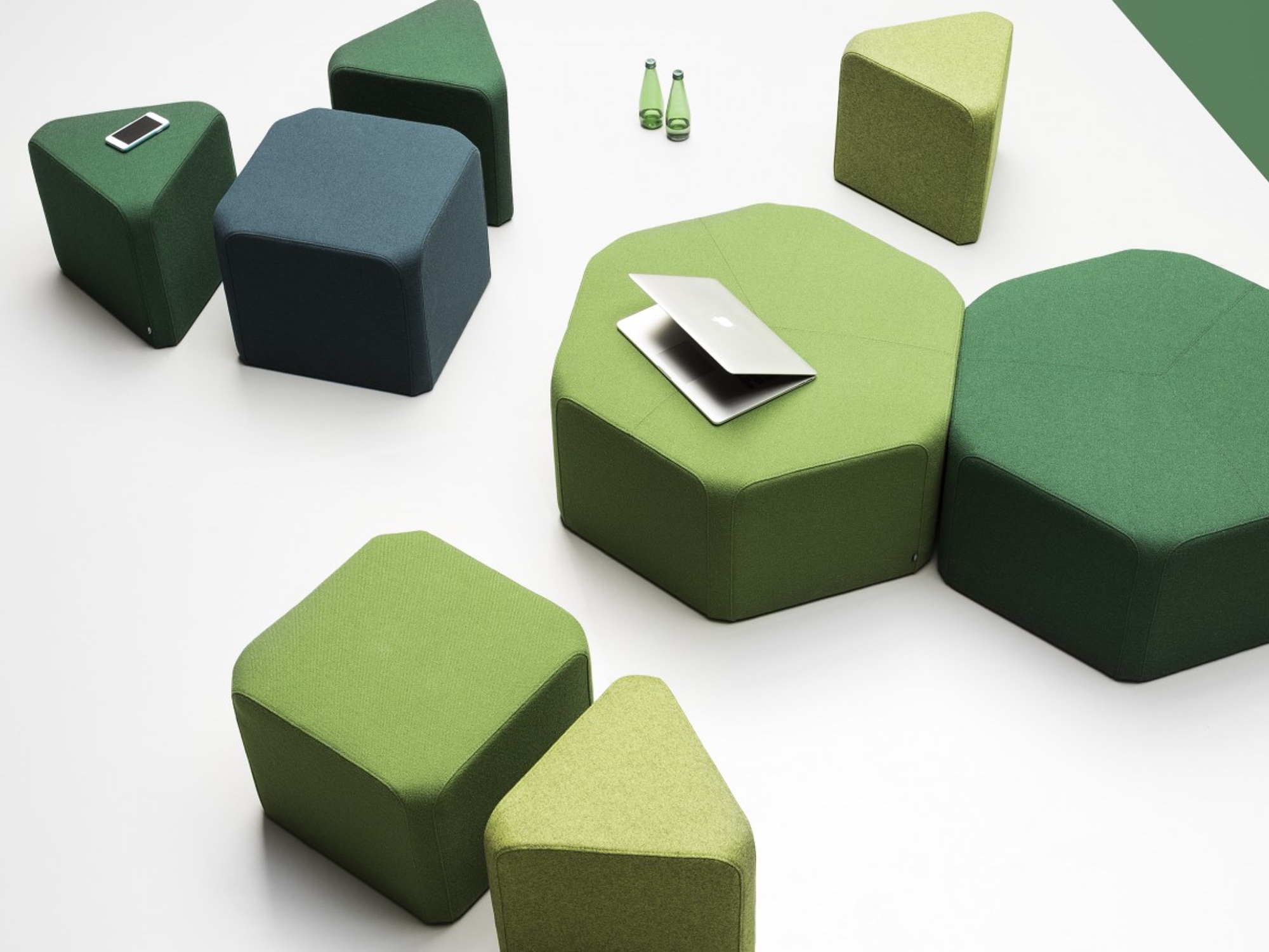 Hochwertige Hocker Poufs für Lounge und Co.