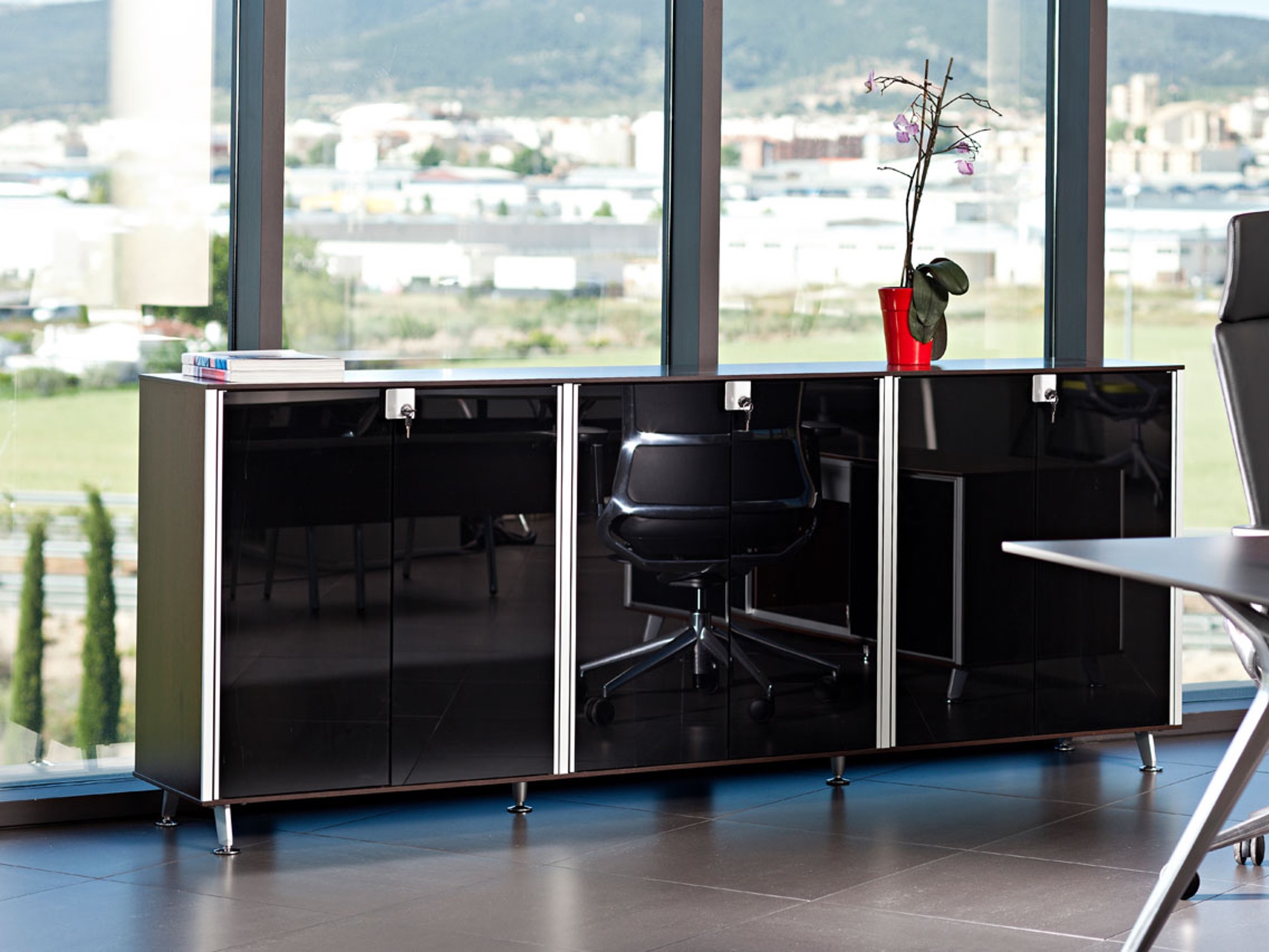 Sideboard mit Glastüren schwarz 3OH