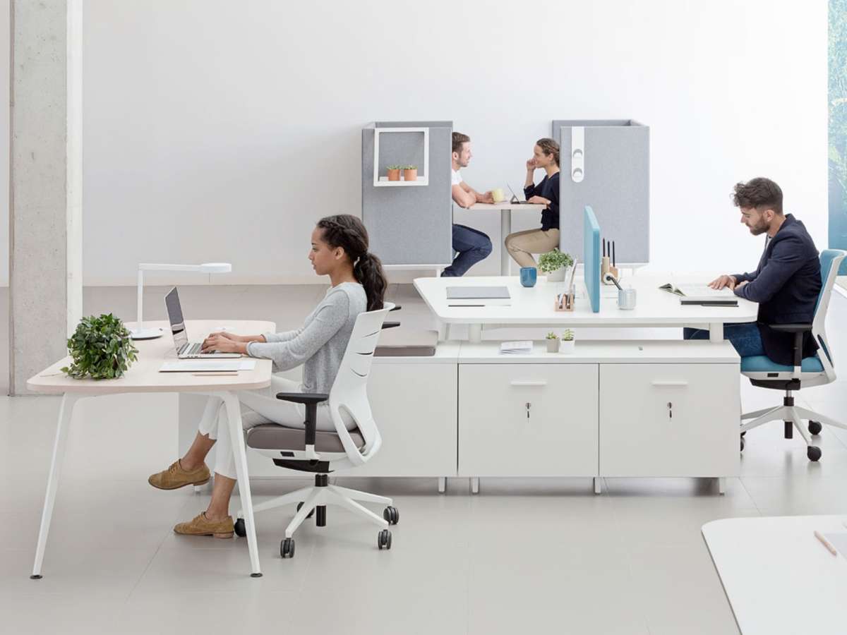 Actiu TWIST SPINE Teamarbeitsplatz für 3 Personen mit Sideboard | Team