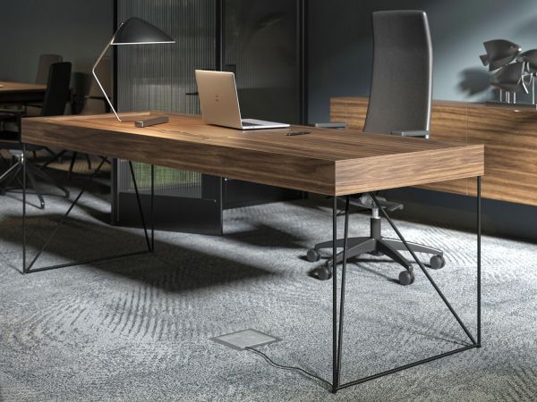 Loft Premium Schreibtisch in Furnier Nussbaum fürs Management